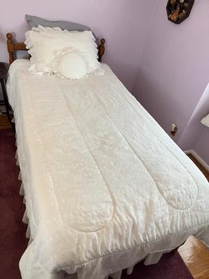 LOT 47Y: Twin Bed