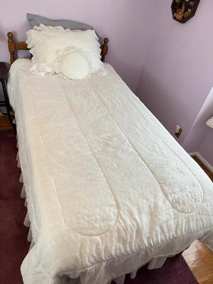 LOT 47Y: Twin Bed