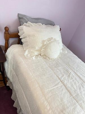 LOT 47Y: Twin Bed