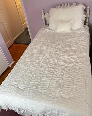 LOT 49Y: Twin Bed