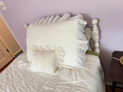 LOT 49Y: Twin Bed