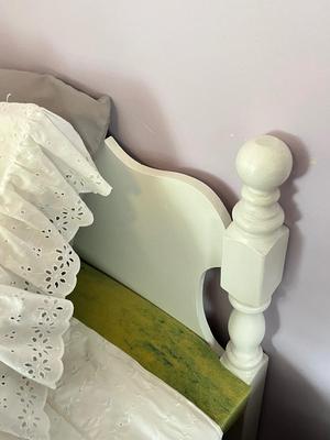 LOT 49Y: Twin Bed