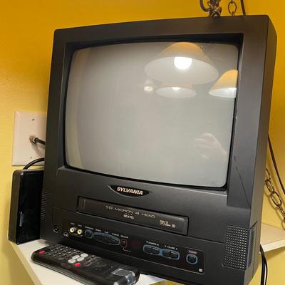 LOT 50W: Vintage Sylvania 13" TV VCR Combo - Model SSC130B