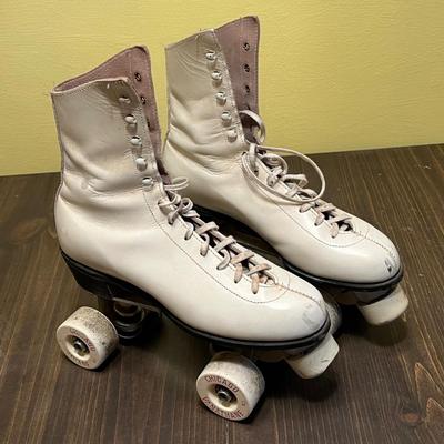 LOT 53W: Vintage Roller Skates - Size 8