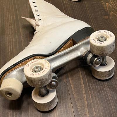 LOT 53W: Vintage Roller Skates - Size 8