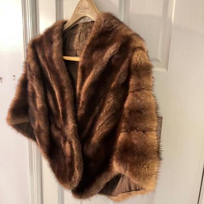 LOT 57L: Two Vintage Furs - Stoles / Capelets / Wraps