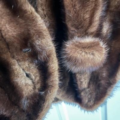 LOT 57L: Two Vintage Furs - Stoles / Capelets / Wraps