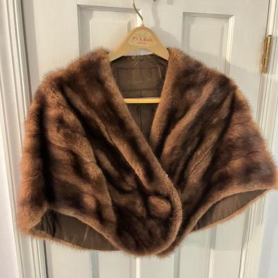 LOT 57L: Two Vintage Furs - Stoles / Capelets / Wraps
