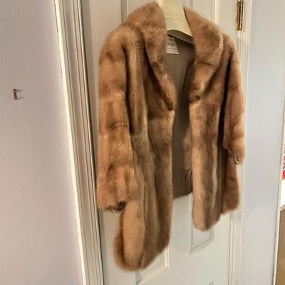 LOT 57L: Two Vintage Furs - Stoles / Capelets / Wraps