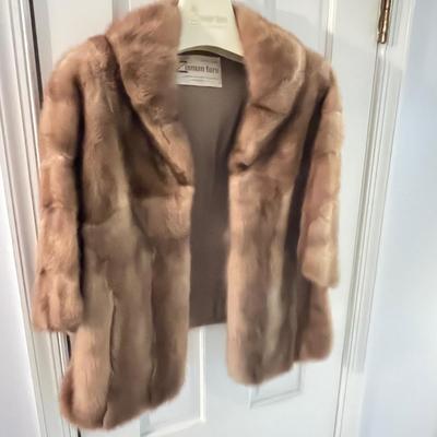LOT 57L: Two Vintage Furs - Stoles / Capelets / Wraps