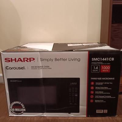 LOT 83B: Sharp 1000 Watt Microwave Oven SMC1441CB
