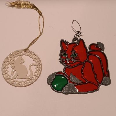 LOT 107B: Vintage Fiber Optic Christmas Village, Mickey and Minnie Ski Pendulum, Stained Glass Decor & Cat Ornaments