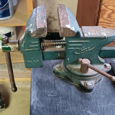 LOT 109B: SkilSaw 5400 Circular Saw, Bench Vise, Black & Decker VersaPak Set & More