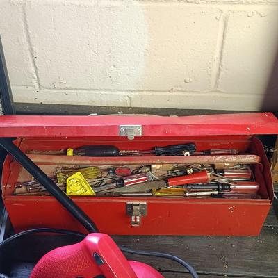 LOT 109B: SkilSaw 5400 Circular Saw, Bench Vise, Black & Decker VersaPak Set & More