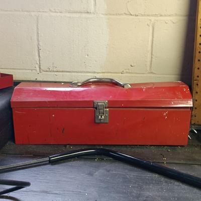 LOT 109B: SkilSaw 5400 Circular Saw, Bench Vise, Black & Decker VersaPak Set & More