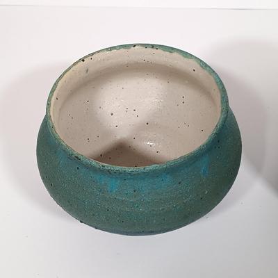 LOT 124L: Lenox Boehm Bobcats Plate, MCM Flower Frog, Handthrown Bermuda Pottery Vase & More