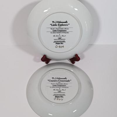 LOT 127L: The Danbury Mint Set of (12) Hummel Little Companions Collectible Plates