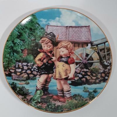 LOT 127L: The Danbury Mint Set of (12) Hummel Little Companions Collectible Plates