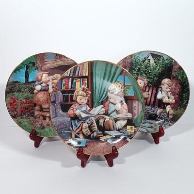 LOT 127L: The Danbury Mint Set of (12) Hummel Little Companions Collectible Plates