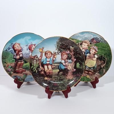 LOT 127L: The Danbury Mint Set of (12) Hummel Little Companions Collectible Plates