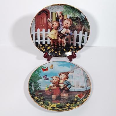 LOT 127L: The Danbury Mint Set of (12) Hummel Little Companions Collectible Plates