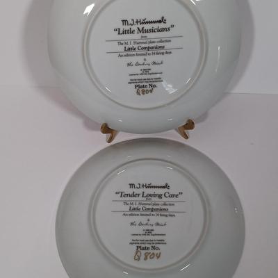 LOT 127L: The Danbury Mint Set of (12) Hummel Little Companions Collectible Plates