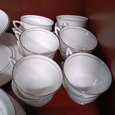 LOT 130L: Royal Doulton England 'Tiara' Bone China Set