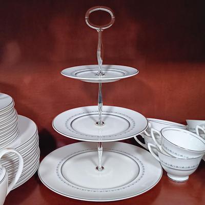 LOT 130L: Royal Doulton England 'Tiara' Bone China Set
