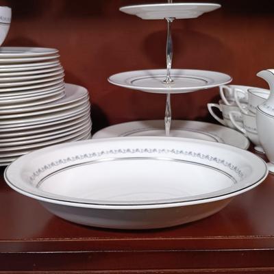 LOT 130L: Royal Doulton England 'Tiara' Bone China Set