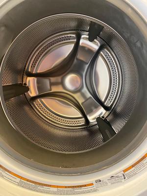 WHIRLPOOL DUET STEAM WASHING MACHINE AND PEDESTAL DRAWER