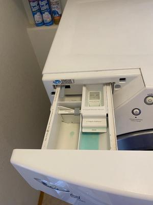 WHIRLPOOL DUET STEAM WASHING MACHINE AND PEDESTAL DRAWER