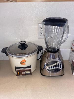 OSTER BLENDER AND HITACHI CHIME-O-MATIC DEEP FRYER