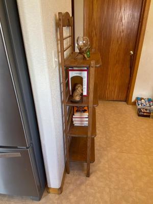 NICE SMALL SHELF WITH ADORABLE VINTAGE BASSET HOUND BOOK ENDS, A VARIETY OF BOOKS AND HOME DECOR