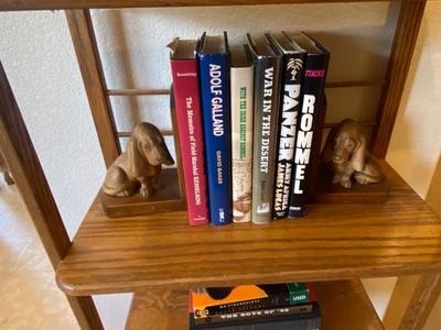NICE SMALL SHELF WITH ADORABLE VINTAGE BASSET HOUND BOOK ENDS, A VARIETY OF BOOKS AND HOME DECOR