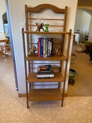 NICE SMALL SHELF WITH ADORABLE VINTAGE BASSET HOUND BOOK ENDS, A VARIETY OF BOOKS AND HOME DECOR
