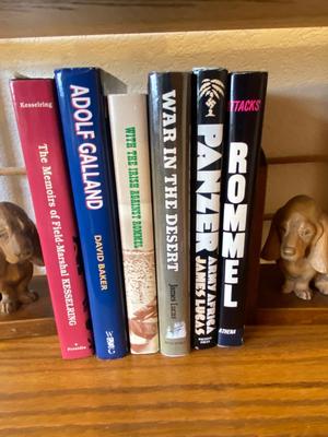 NICE SMALL SHELF WITH ADORABLE VINTAGE BASSET HOUND BOOK ENDS, A VARIETY OF BOOKS AND HOME DECOR