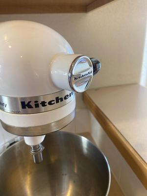 HEAVY DUTY KITCHENAID MIXER WITH COVER AND ATTACHMENTS