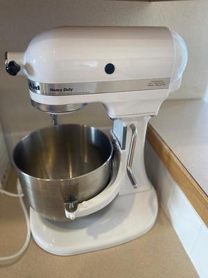 HEAVY DUTY KITCHENAID MIXER WITH COVER AND ATTACHMENTS