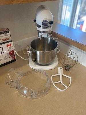 HEAVY DUTY KITCHENAID MIXER WITH COVER AND ATTACHMENTS