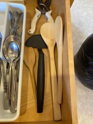 LARGE TRAY OF FLATWARE AND OTHER UTENSILS