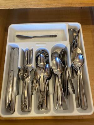 LARGE TRAY OF FLATWARE AND OTHER UTENSILS