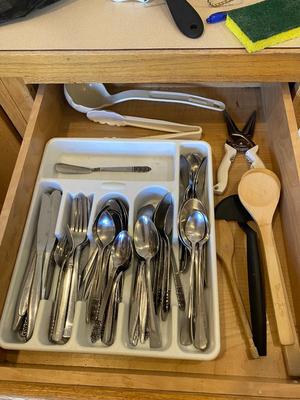 LARGE TRAY OF FLATWARE AND OTHER UTENSILS