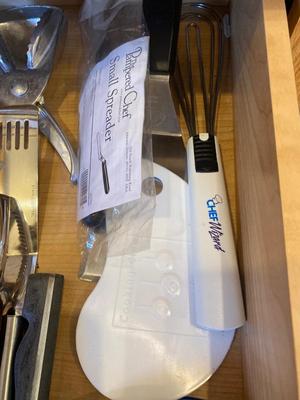 QUITE A FEW KITCHEN UTENSILS