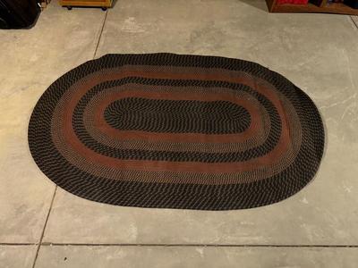 CLEAN BRAIDED AREA RUG