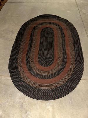CLEAN BRAIDED AREA RUG
