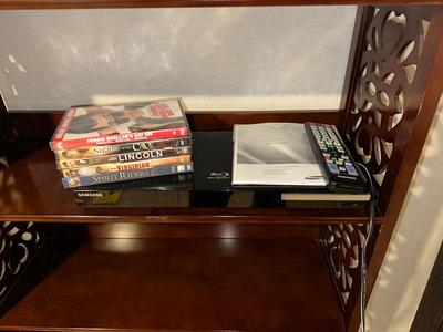SAMSUNG BLU RAY DISC PLAYER W/REMOTE AND SOME MOVIES ON DVD