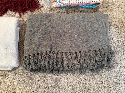 KNIT AND A SUPER SOFT THROWS PLUS 3 THROW PILLOWS