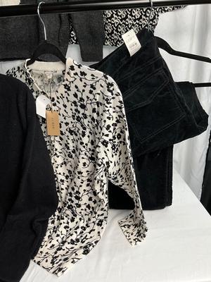 Lot F 307 Women’s Casual Outfit Lot (Large)