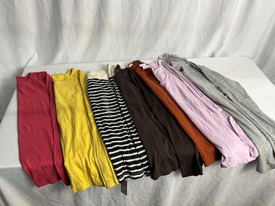 Lot F 312 Women’s Tops & Turtlenecks (Medium)