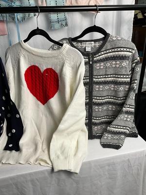Lot F 313 Women’s Sweater & Cardigan Lot (Medium)